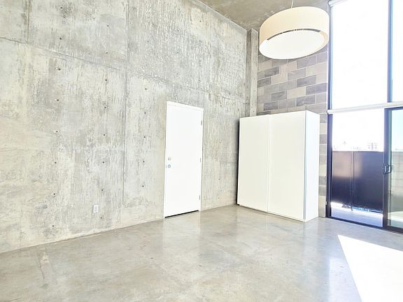 3rd image of 4023 1st Ave #200
