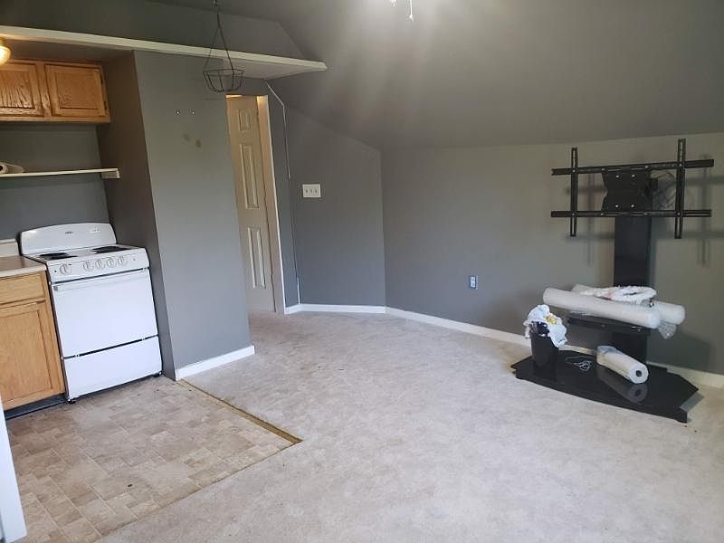 2nd image of 564 S Main St APT 5