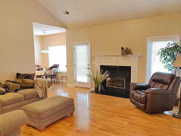 3rd image of 217 Glen Crest Dr