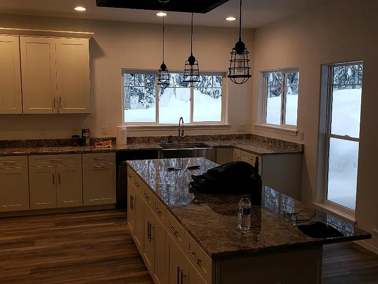 373 Scott Ln — Photo 5