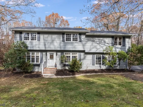 215 Beacon Hill Rd, Washington Twp., NJ 07830