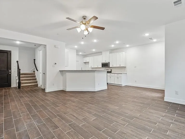 6416 Burbank Way — Photo 3