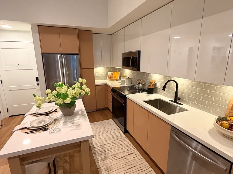 12400 Biscayne Blvd #605 — Photo 6