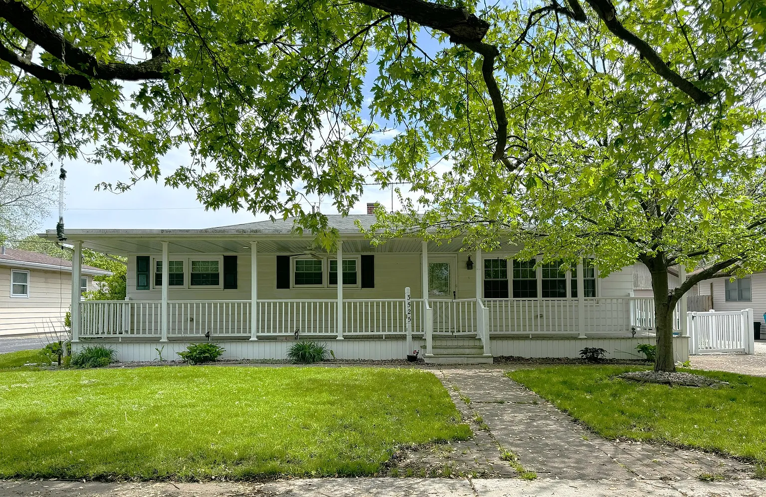3525 Carpenter St photo 1