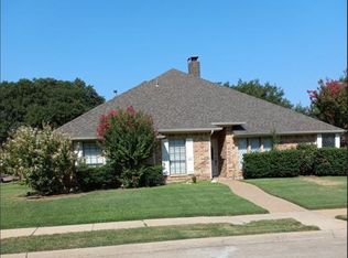 9001 Corral Dr, Irving, TX 75063