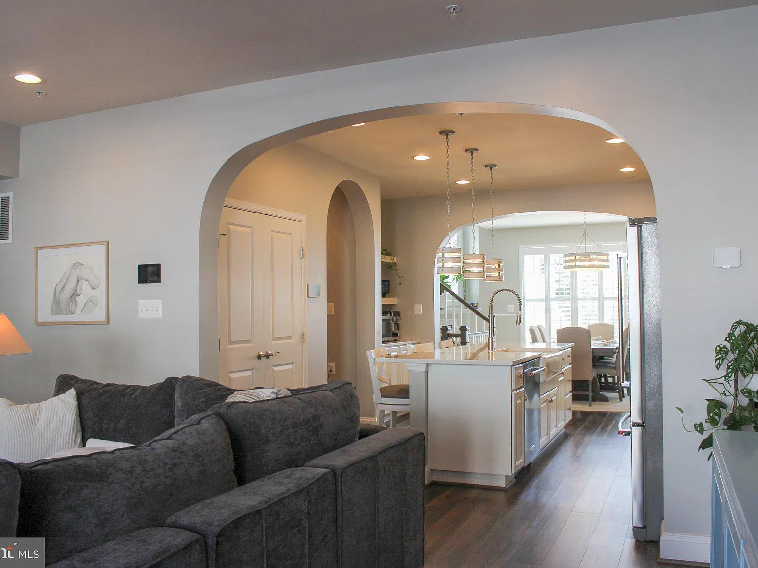 4 bed, 5.0 bath, 2900 sqft, $3,600 — Photo 4