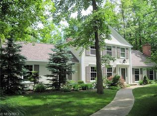 32250 Woodsdale Ln, Solon, OH 44139