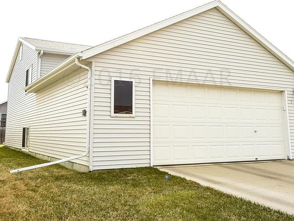 3rd image of 1845 Huntington Ct