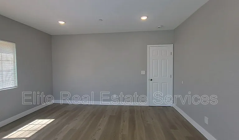 6375 Osler St — Photo 14