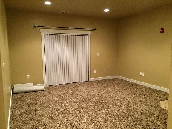 5th image of 157 W Springview Dr #506