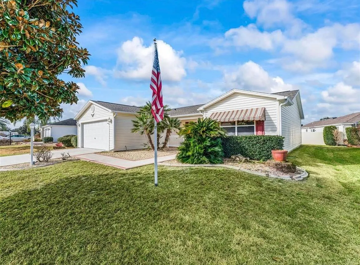 3 bed, 1400 sqft, $2,788 — Photo 1