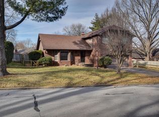 2919 S Brentmoor Ave, Springfield, MO 65804