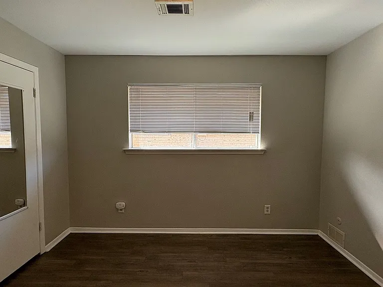 2410 Woodoak Ct — Photo 11