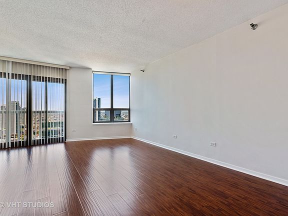 3rd image of 400 N La Salle St #3009