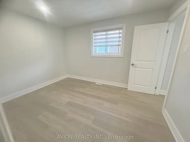 248 Fairglen Ave — Photo 11