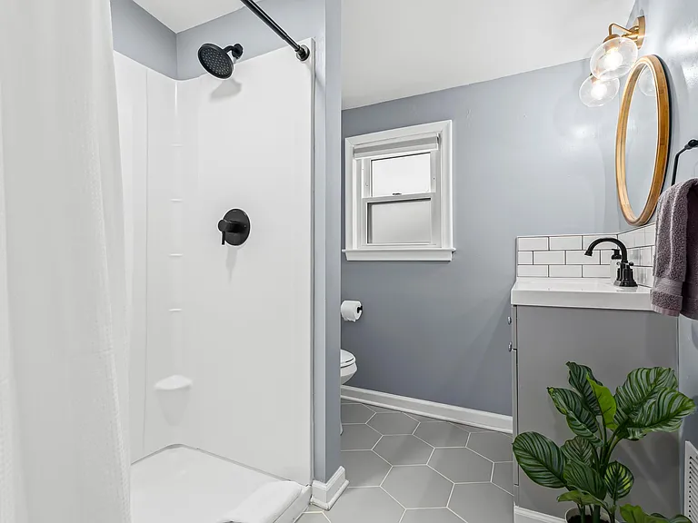 419 S Kenwood Ave — Photo 17