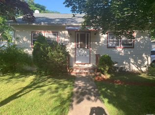 185 Woodside Rd, Mastic Beach, NY 11951