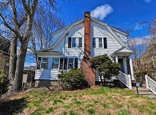 14 10th St, Lowell, MA 01850
