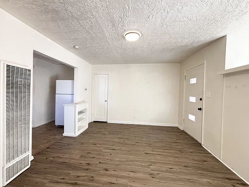 2 bed, 1.0 bath, 900 sqft, $1,350 — Photo 4