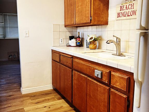 5th image of 123 S Mayflower Ave