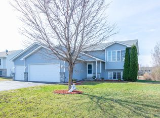 915 Joes Lake Rd SE, Cambridge, MN 55008