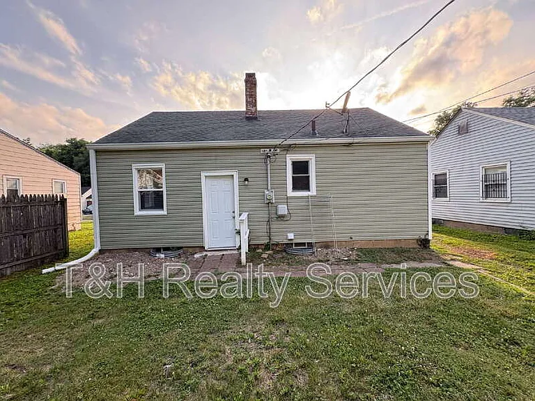 3363 Nicholas Ave — Photo 2
