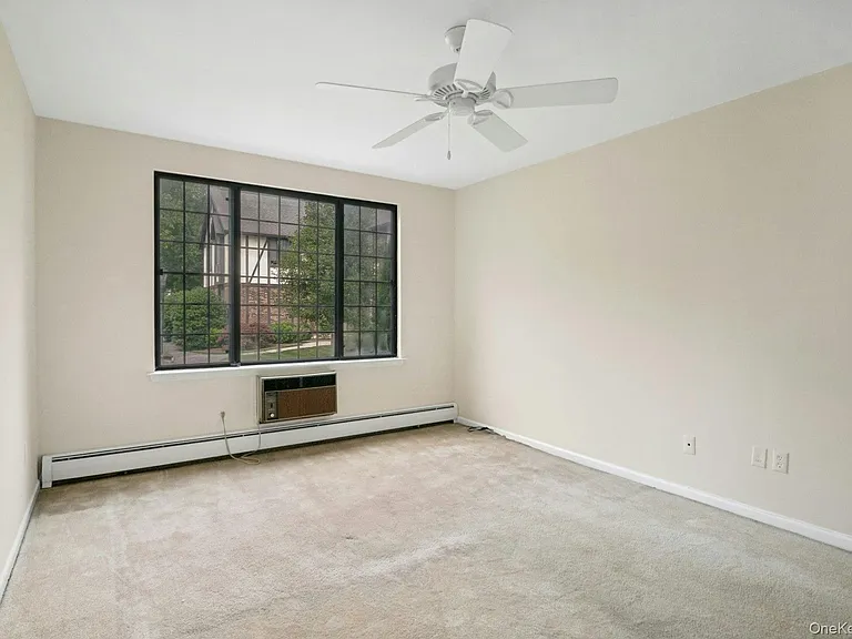 8 Foxwood Dr #4 — Photo 13
