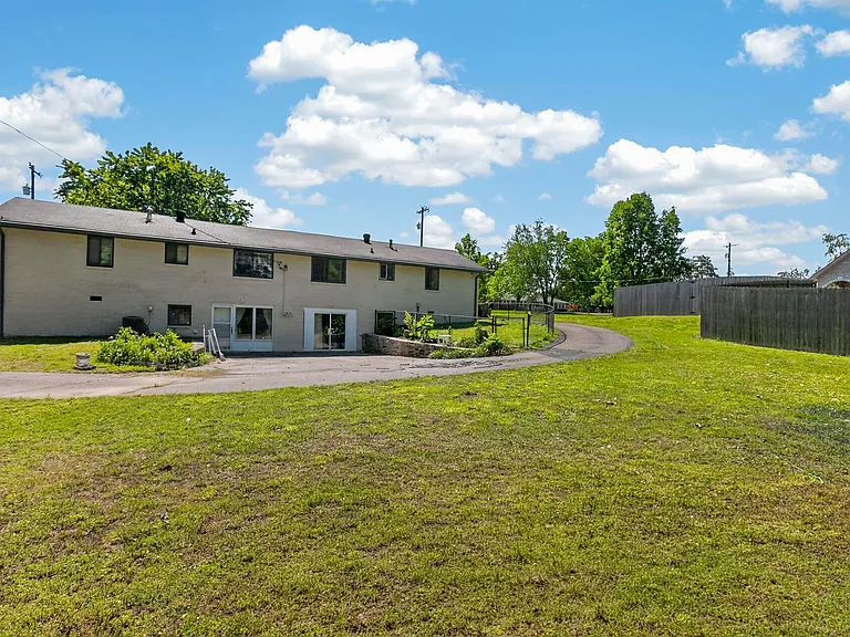 218 Cumberland Cir #1 — Photo 26