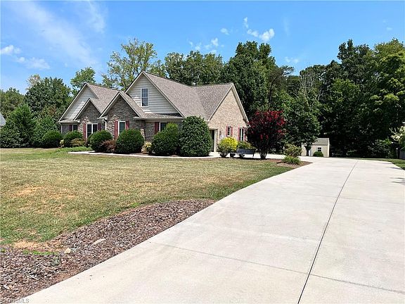 2nd image of 182 Oak Leaf Dr