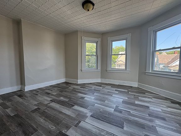 4th image of 221 Willow St #3C