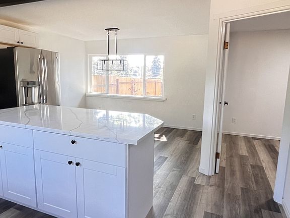 4th image of 430 Birch St #1