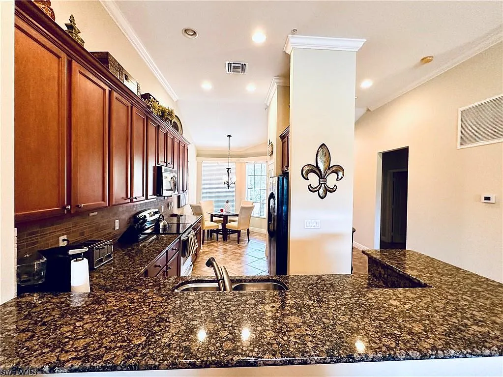 2 bed, 2.0 bath, 1672 sqft, $8,000 — Photo 4