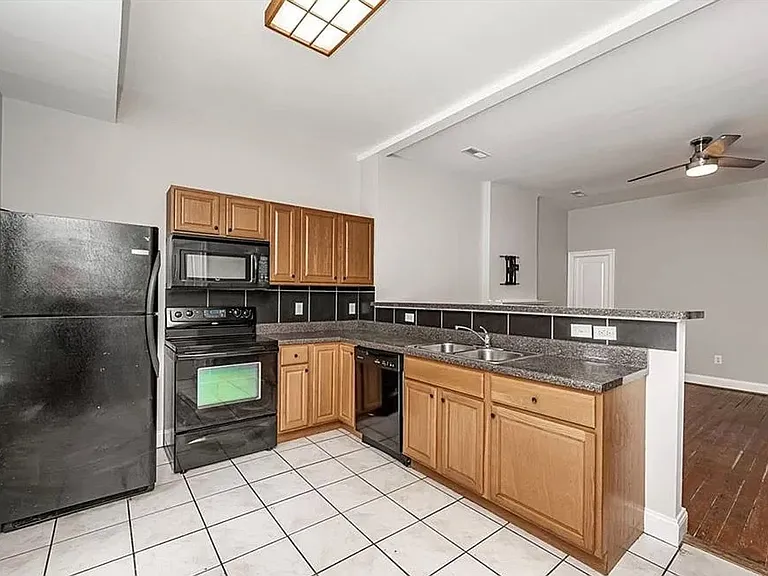 513 S Laurel St — Photo 13