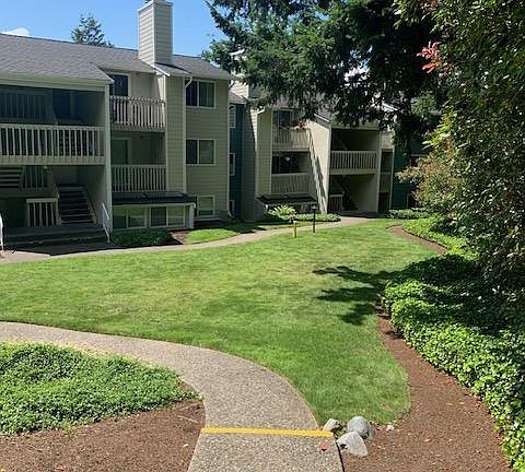 2nd image of 9484 Redmond Woodinville Rd NE APT C204
