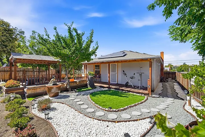 2290 Acacia Dr — Photo 23