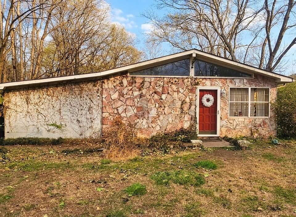 1st image of 661 Long St