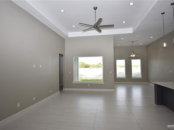 3rd image of 805 N Buxton Ave