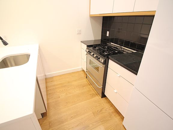 2nd image of 140 Manhattan Ave #1AB