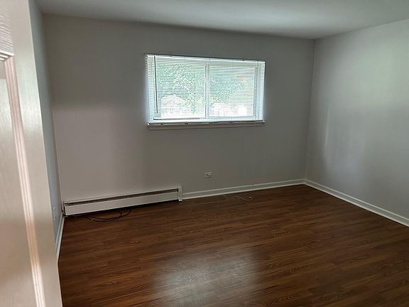 3rd image of 100 Willow Ln