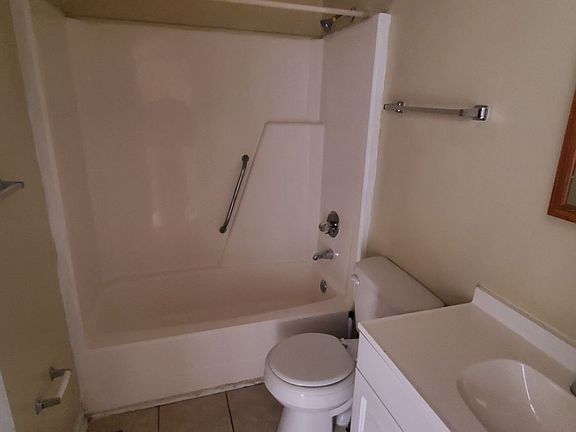 3rd image of 1511 Glenside Dr #C