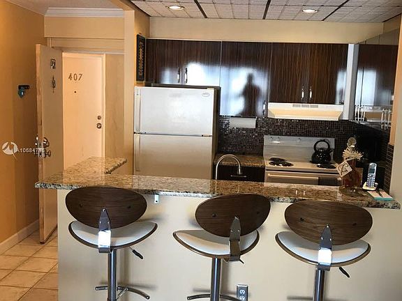 3rd image of 3545 NE 167th St APT 402