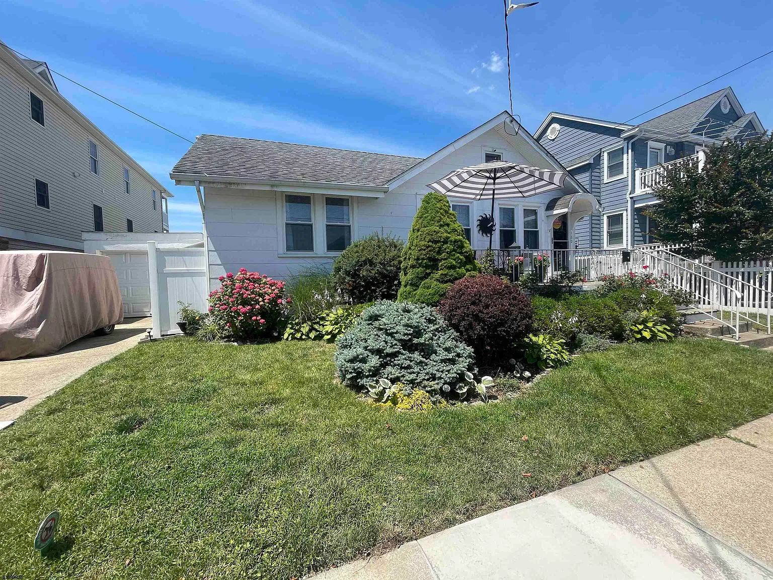 2 bed, 1.0 bath, $1,650 — Photo 2