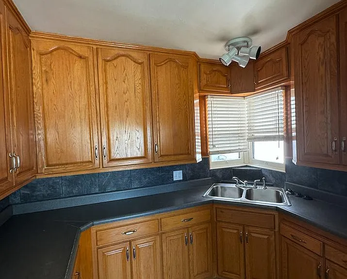 477 E Ave — Photo 11