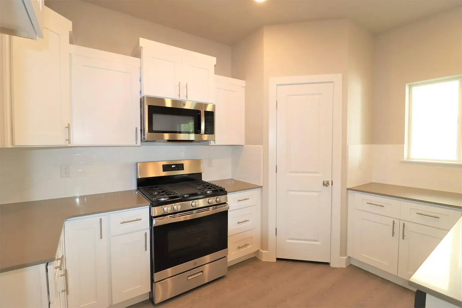 E072 - Cedar Bend 169 — Photo 4