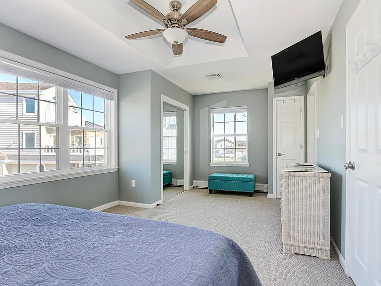 29 Ocean Dr W — Photo 17