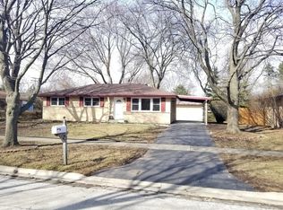 890 E Lilly Ln, Palatine, IL