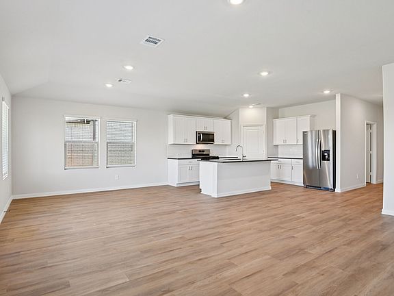 4th image of 2115 Longchamp Ln