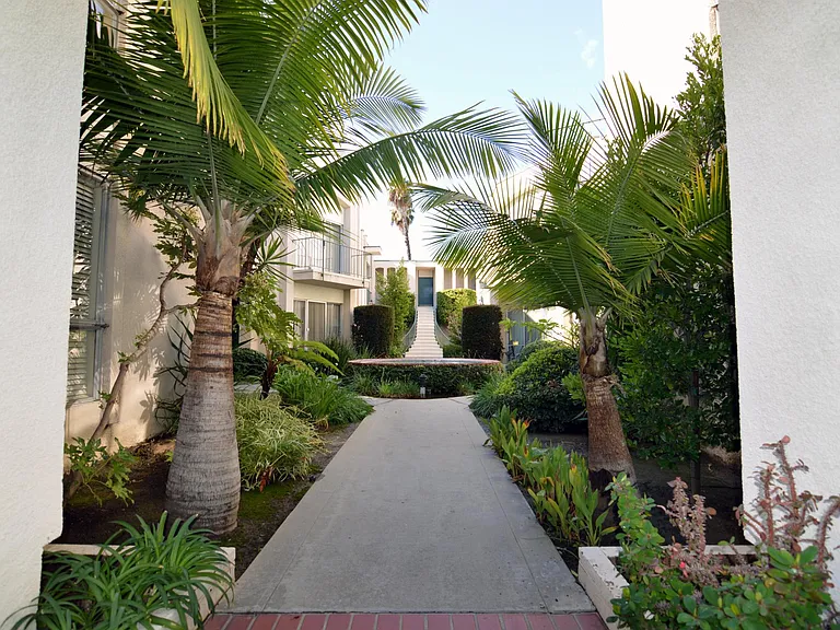 837 Magnolia Ave #11 — Photo 2