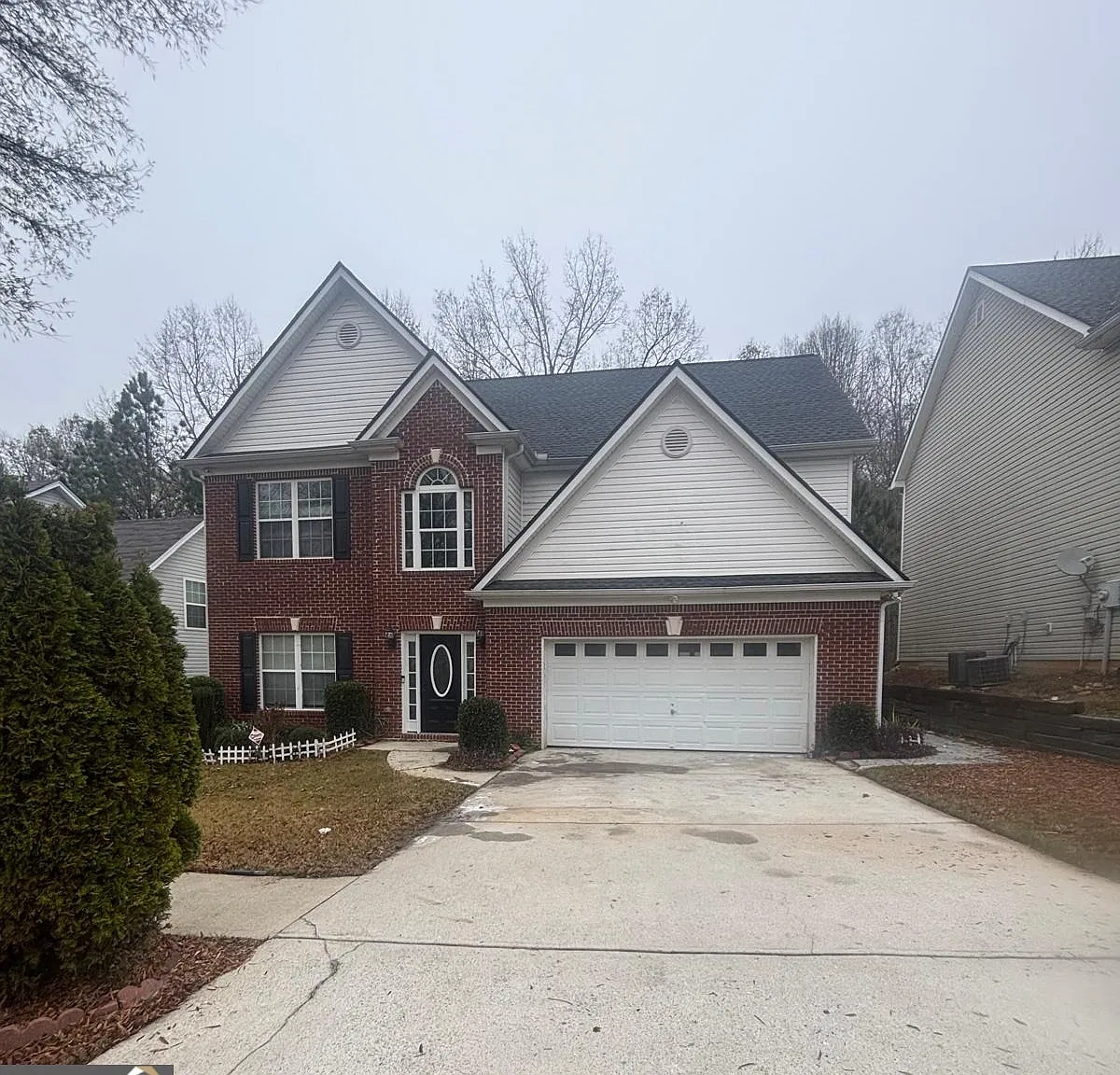 4 bed, 2.5 bath, 2414 sqft, $2,350 — Photo 1