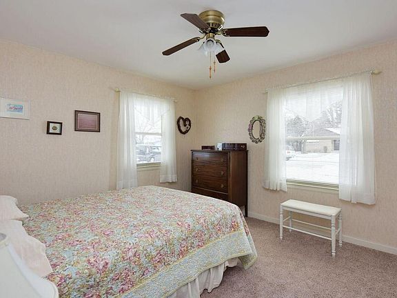 5th image of 1016 Lincoln Dr E
